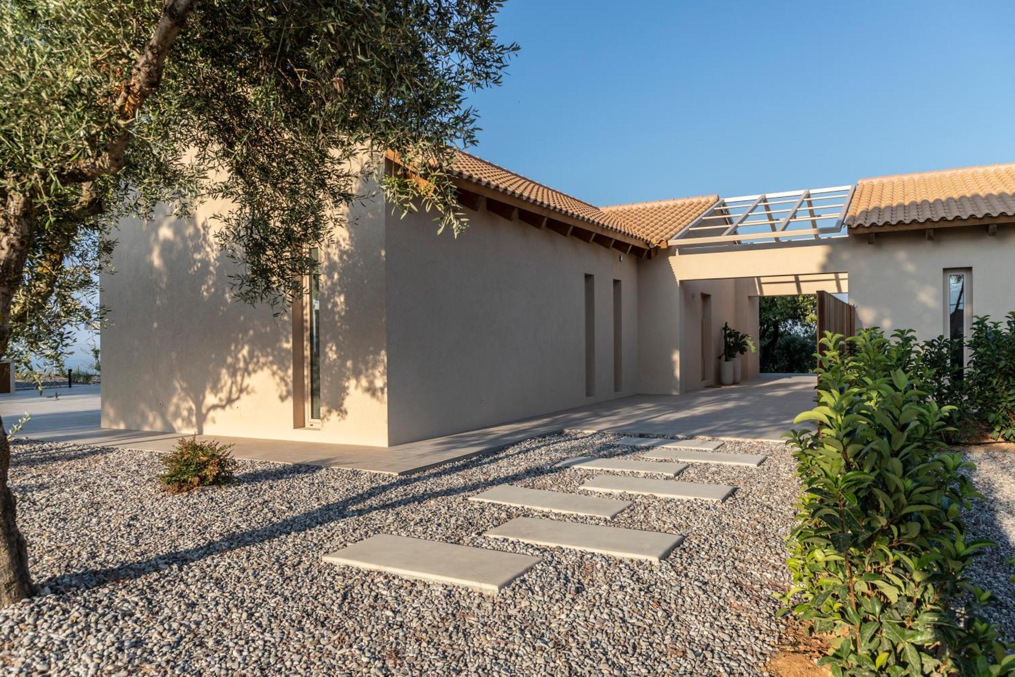Avertosia Luxury Villas 阿尔戈斯托利翁 外观 照片