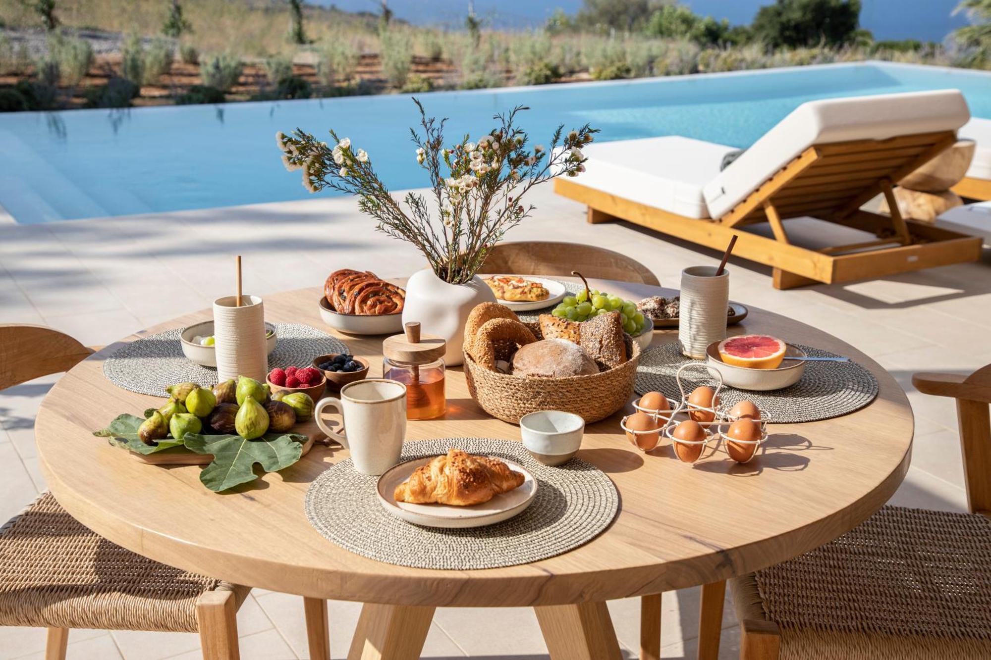 Avertosia Luxury Villas 阿尔戈斯托利翁 外观 照片