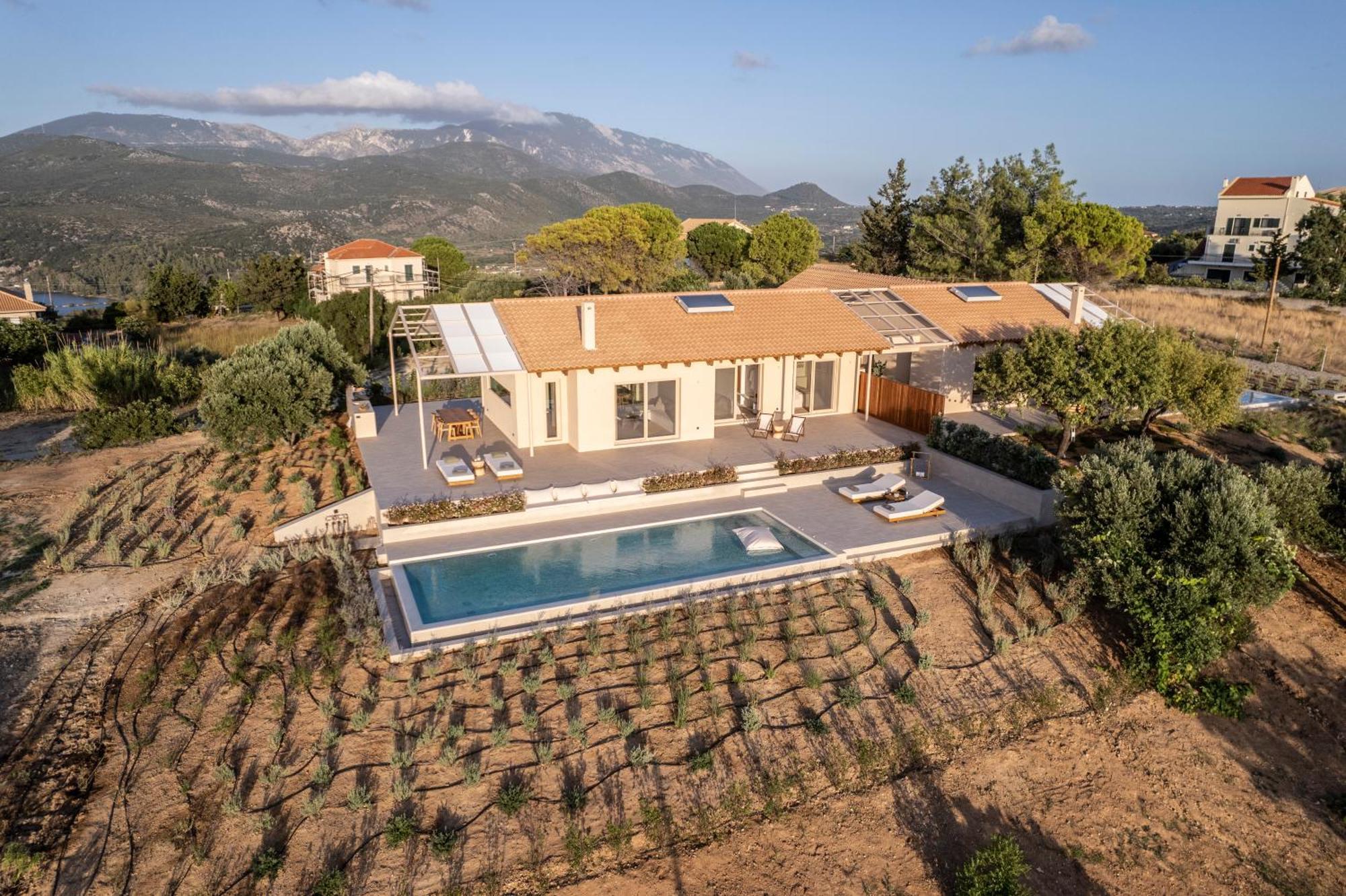 Avertosia Luxury Villas 阿尔戈斯托利翁 外观 照片