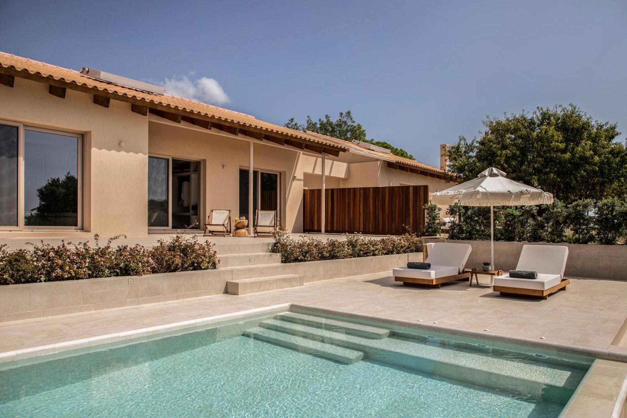 Avertosia Luxury Villas 阿尔戈斯托利翁 外观 照片