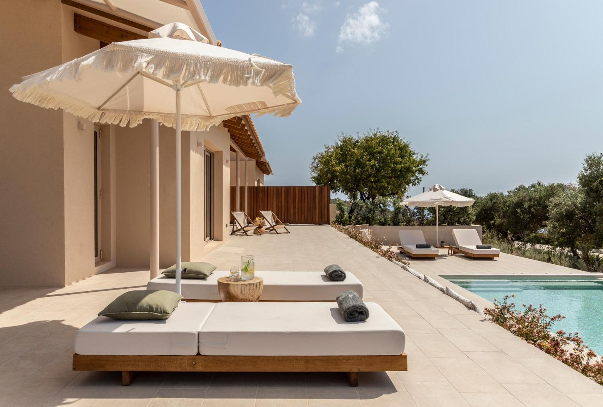 Avertosia Luxury Villas 阿尔戈斯托利翁 外观 照片