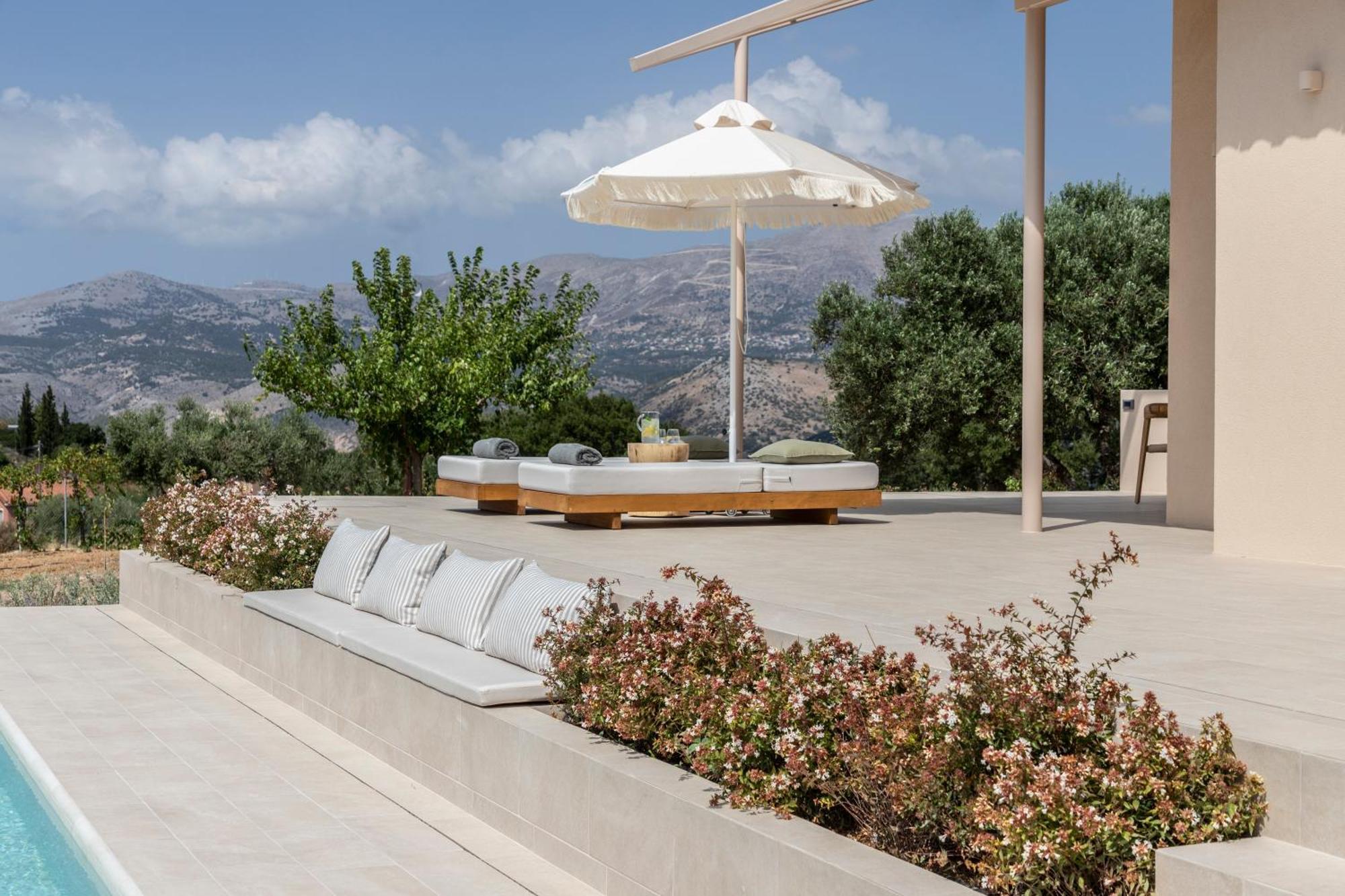 Avertosia Luxury Villas 阿尔戈斯托利翁 外观 照片